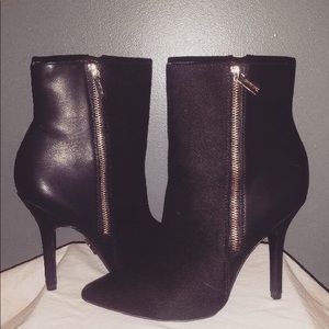 Jennifer Lopez Black leather and suede booties.